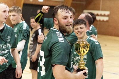 En stolt anfører, Mads Harritz, kunne løfte pokalen som vinder af Regions Cup 2025 efter sejr på 31-24 i Storvorde over HK89 Båndbyerne.