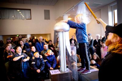 Som vanligt er der lynshow og højt hår to gange om formiddagen og to gange om eftermiddagen i efterårsferien.