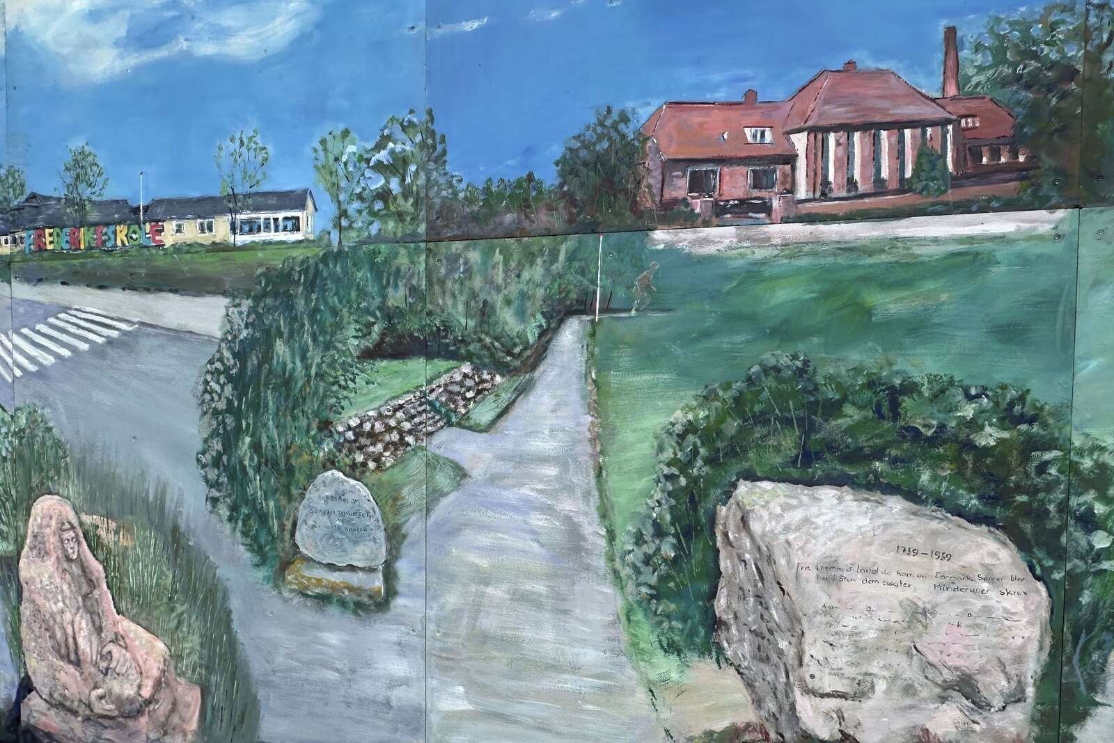Skolen og mejeriet hører til de nyere tilføjelser til Frederiks, der faktisk først opstod som by på bagkant af jernbanestrækningen mellem Viborg og Herning, der blev indviet i 1906.