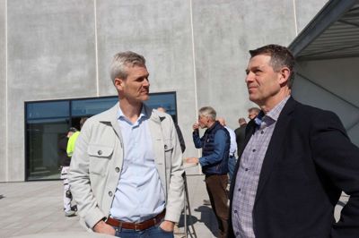 Projektdirektør Anders Bech Mathiesen (t.v.) og borgmester Ib Lauritsen (V) talte kort sammen om det fremtidige samarbejde, hvor yderligere to butikker kan være på vej.