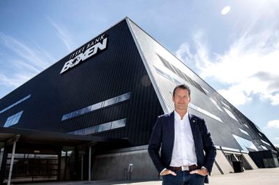 Om præcis ét år kan VM-direktør Ulrik Larsen byde otte hold og tusindvis af tilskuere velkommen til VM i Jyske Bank Boxen. Han tiltrådte for 13 måneder siden som direktør for VM-selskabet og er godt i gang med forberedelserne.