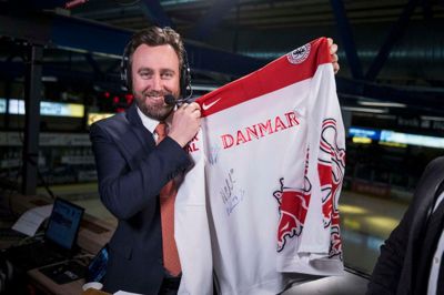 Sportsjournalist og tv-kommentator Jimmy Bøjgaard har fulgt det danske ishockeylandshold i næsten 40 år. Herningenseren ser også frem til at følge VM i Boxen, men det bliver ikke som kommentator denne gang.