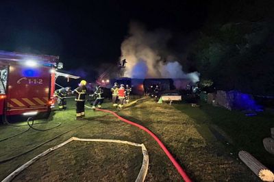 Voldsomt så det ud, da brandfolkene var i gang med at slukke ilden.