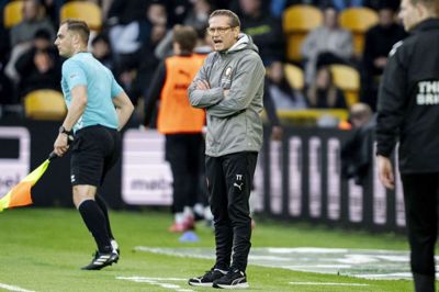 Cheftræner Thomas Thomasberg og FC Midtjylland har fem kampe til at sikre klubbens femte danske mesterskab. Men guldduellen er lige så tæt som i den forgangne sæson.