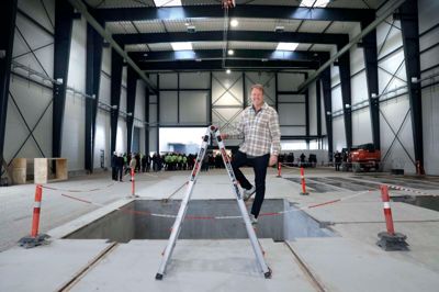 I slutningen af 2024 kunne Rasmus Niebuhr og Niebuhr Gears indvie en ny hal i Ikast, og på sigt kan der måske laves endnu flere investeringer.