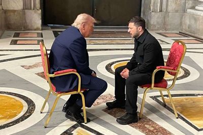 Inden pave Frans' begravelse i Rom lørdag formiddag mødtes Volodymyr Zelenskyj og Donald Trump til et møde under fire øjne.