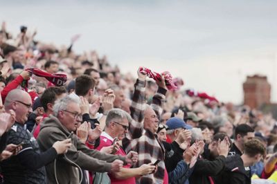 Wrexham-fans kunne lørdag fejre den tredje oprykning på stribe.