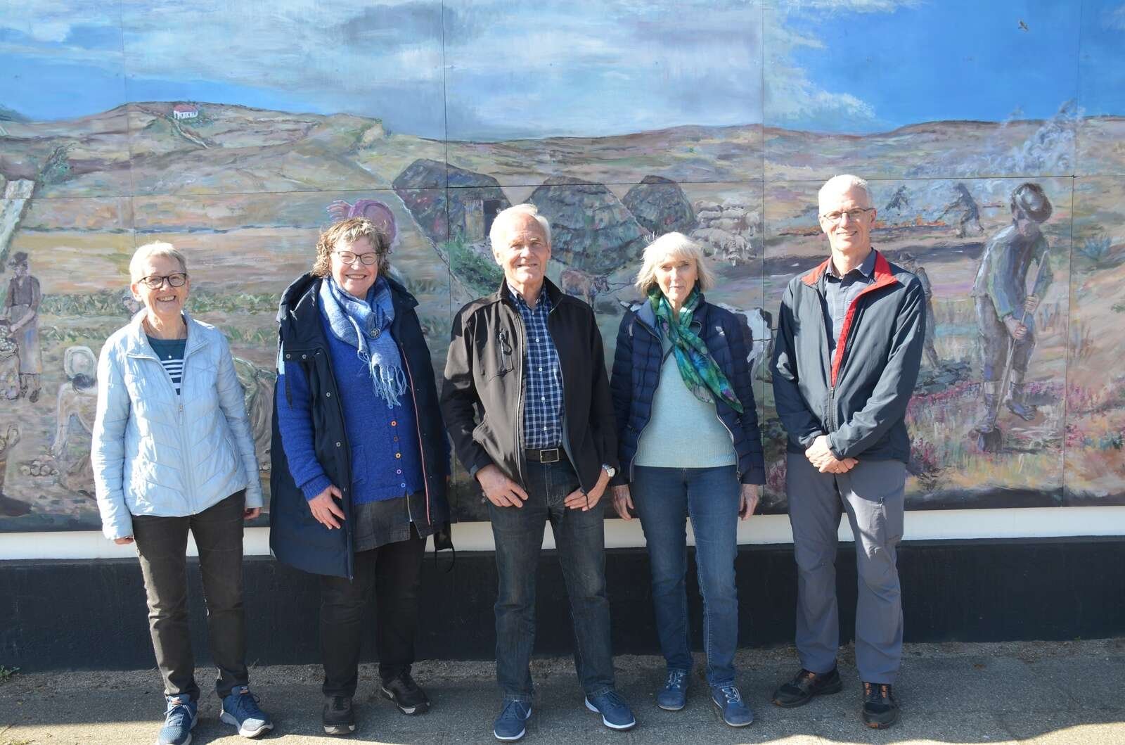 Styregruppen bag vægmaleriet: Fra venstre ses Betty Rasmussen, Tove L. Andreasen, Arne B. Christensen, Gitte Nødskov og Kai Hesselberg.