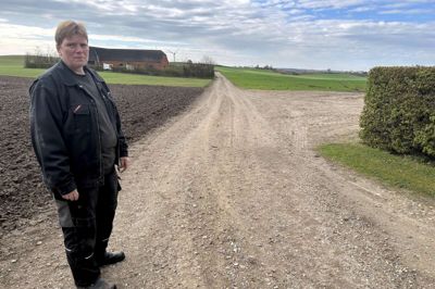 Mona og resten af familien Lyhne Jokumsen har udsigt til solceller, så langt øjet rækker, hvis Energipark Iglsø bliver til noget, og selv om alt tyder på, at det i høj grad er tilfældet, har hun ikke tænkt sig at lægge sig ned uden kamp. Hun har derfor iværksat en underskriftindsamling mod projektet.