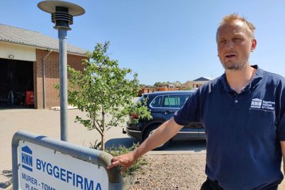 Claus Henriksen er en af de lokale håndværkere, som glæder sig over Ringkøbing-Skjern Kommune udstrakte hånd til samarbejde om lokale byggeprojekter. Han er direktør for HNN Byggefirma i Videbæk, og han har flere gange deltaget i dialogmøderne.