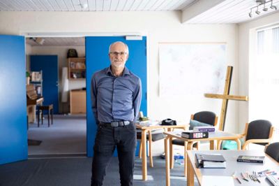 Søren Kokkenborg stiftede første gang bekendtskab med Betesda Rehabilitering for 43 år siden, hvor han var »giv et år«-medarbejder på stedet. Han har været leder af stedet i 36 år. I den periode har hans hustru, Tina Kokkenborg, også været ansat.