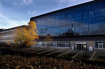 400 studerende kan få deres gang i det nye Sund+ på sygehusgrunden i Herning. Det kommer til at foregå i onkologihuset - og måske i nabobygningen eller i en kommende tilbygning.