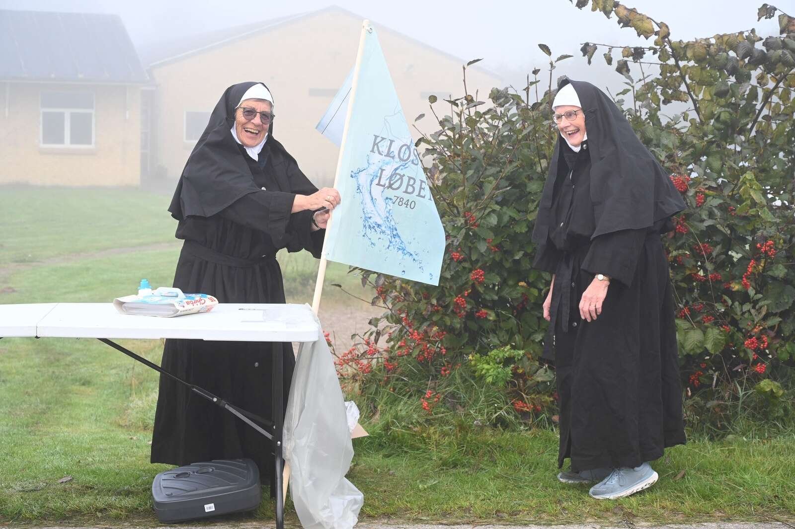 Der gøres meget ud af at gøre Klosterløbet til en folkefest. Det gælder også på de depoter, der ligger langs ruterne, og man kan selvfølgelig ikke have et klosterløb uden nonner. Privatfoto