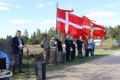 Borgmester Ib Lauritsen (V) var en af dagens talere ved mindehøjtideligheden ved foden af Isenbjerg i anledning af 80-årsdagen for Danmarks befrielse. Forsvarsbrødre, hjemmeværn, FDF og dragonforeninger stillede op med faner