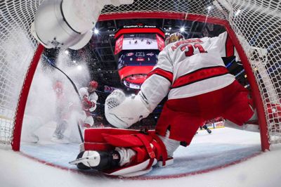 Frederik Andersen trak sig sejrsrigt ud af første møde med Lars Eller og Washington i NHL's slutspil.