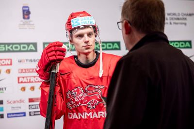 20-årige Oscar Fisker Mølgaard er søn af herningensiske Lars Mølgaard og er derfor kommet i Herning hele sit liv. Nu er han her for at spille VM med Danmark.