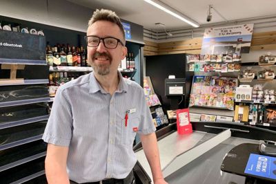 47-årige Jacob Bjelgart er ny uddeler i Brugsen i Gl. Rye. Han kommer til med 20 ås erfaring fra Coop-systemet og har senest arbejdet i Christiansfeld.
