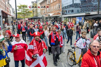 Tyske hockeyfans blev tirsdag middag overfaldet verbalt af en 49-årig herningenser, der var både fuld og dum.