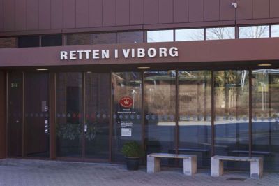 En 28-årig mand var fredag omkring klokken 13.15 på vej til at blive fremstillet i grundlovsforhør, da han stak af fra Retten i Viborg. (Arkivfoto).