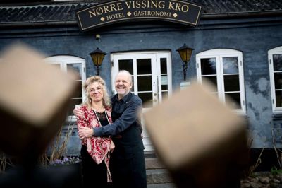 I 30 år har man kunnet spise »gastronomi light« på Nørre Vissing Kro. Det kan man nu også på skiltet, da kroen har fået et mindre navneskifte med tilføjelsen »Hotel og Gastronomi«.