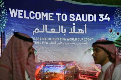 Saudi-Arabien skal afholde VM i fodbold i 2034. Human Rights Watch frygter, at migranter vil dø på arbejdet med at bygge stadioner til slutrunden. (Arkivfoto).