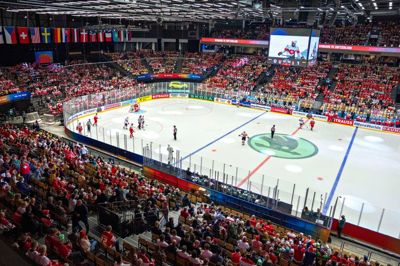 Også under Danmarks VM-kampe har der været tomme sæder i Jyske Bank Boxen. Billedet her stammer fra lørdagens opgør mod sidste års VM-sølvvindere fra Schweiz, hvor tilskuertallet lød på 10.095. Det er inklusiv dagsbilletter.