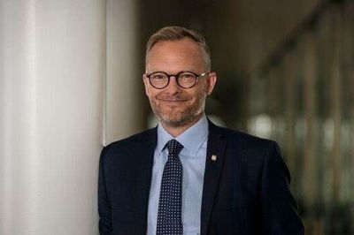 Den administrerende direktør i Sparekassen Kronjylland, Klaus Skjødt, fylder lørdag 60 år.