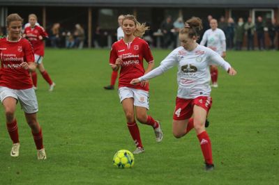 Topscorer Anne Skovgård og ØK slipper for en tur ned i Serie 2, fordi de var blandt de to bedste 5'ere. Og yderligere optur er der i, at holdet er tilbage i en velkendt pulje.
