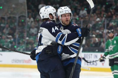 Nikolaj Ehlers har sat kurs mod Herning og VM i Boxen. Den danske stjernespiller ventes at spille mod Tyskland tirsdag aften.