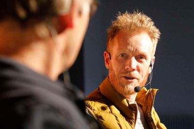 Tobias Hansen er her fotograferet under et foredrag på hjemmebanen i Engesvang.