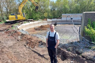 Simon Breinholt fik frist til 1. maj til at rive den 23 år gamle gylletank ned. Den ragede fire meter ind i en fredskov.