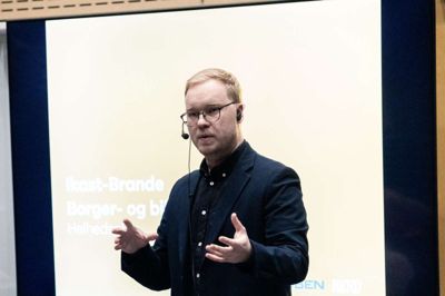 For et halvt år siden arrangerede Mediehuset Ikast-Brande sammen med kommunen en aften, hvor borgerne for første gang fik at vide, hvad der skal ske, når rådhuset flytter. Nu kan udvalgsforman Simon Vanggaard (DF) og det øvrige byråd fortælle, at det hele snart bliver til virkelighed.