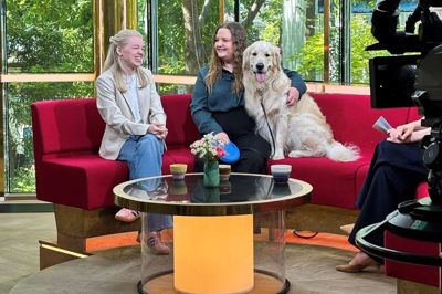 Tirsdag medvirkede social- og sundhedsassistent på plejecenter Toftebo i Hammerum, Josefine Nedenskov Christensen og hendes hund, golden retrieveren Carlo, i Go' morgen Danmark, inden hun skulle videre til Christiansborg for at modtage prisen Velfærdens Talent 100 sammen med 99 andre talenter, blandt andet elev på social- og sundhedsuddannelsen Anne-Marie Rygaard-Wiwe, t.v.