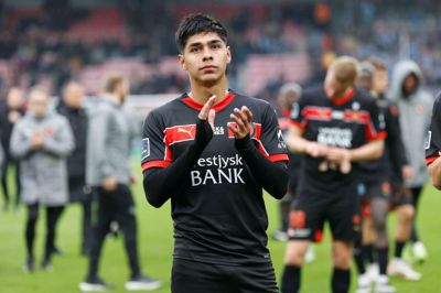 Dario Osorio klapper op mod tribunerne som tak for støtten i den nu afsluttede sæson. Når den nye begynder, skal chileneren og holdkammeraterne hurtigt forholde sig til en stribe kvalifikationskampe på den europæiske scene for at sikre sig adgang til et efterår med ligaspil.
