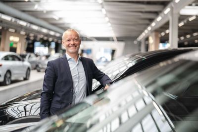 Danskernes interesse for både nye og brugte elbiler har aldrig været større, siger administrerende direktør Anders Nielsen fra Nielsen Car Group, som netop har præsenteret nyt regnskab. Forventningen er, at bilkoncernen kommer op på cirka 900 til 1000 medarbejdere inden for de næste par år.
