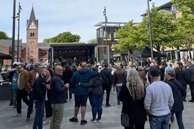 Sidste sommer var Maria Montell en af de kunstnere, som samlede herningenserne til fredagskoncert på torvet i Herning. I år er der ni navne på plakaten.