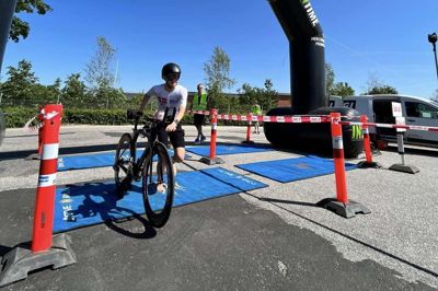 I 2024-udgaven af Herning Triathtlon var omkring 80 deltagere i aktion ved det lokale stævne. Arrangørerne håber igen på fin opbakning og fint vejr. Foto: Team Herning Triathlon