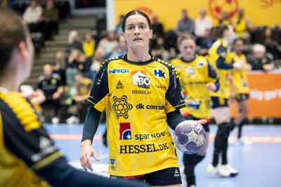 Skogrand er 32 år og har to sønner med sin mand, den tidligere norske landsholdsspiller Eivind Tangen.