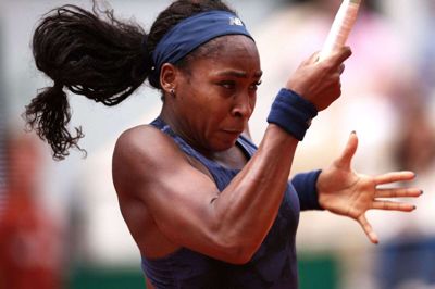 Coco Gauff skulle finde sit bedste tennis frem i andet sæt for at avancere til kvartfinalen i French Open.