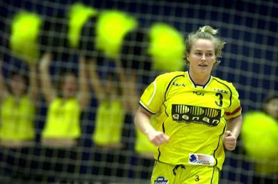 Med 434 kampe og syv titler i den gule Ikast-trøje opnåede Tonje Kjærgaard legende-status i den midtjyske håndboldklub.