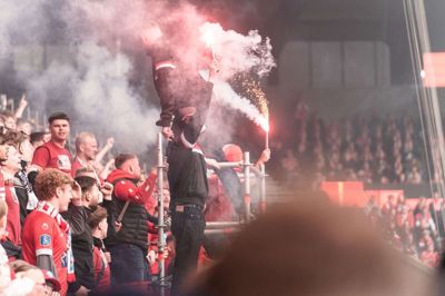 »Men pyro var ikke alt. De toneangivende på den røde tribune bliver generelt mere hadske og primitive i deres tilråb.« Sådan skriver Peder Porse blandt andet i dette debatindlæg. Foto: Sebastian Elias Uth, Ritzau Scanpix