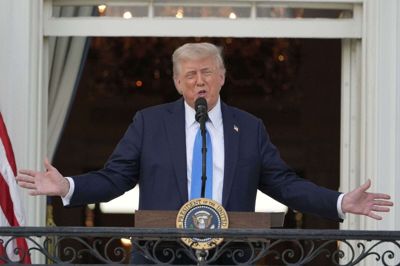 Trump har onsdag underskrevet en bekendtgørelse, der indfører rejserestriktioner mod statsborgere fra lande som Yemen, Somalia, Haiti, Libyen og flere andre.
