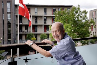 Forleden var flaget hejst ved Bofællesskabet Sabrosvej for at markere, at det var 14 år siden, de første beboere - blandt andre Jan Kalle Rasmussen - flyttede ind. Torsdag 12. juni skal flaget op igen. Denne gang for at fejre Jan Kalle Rasmussens 80-årsfødselsdag.