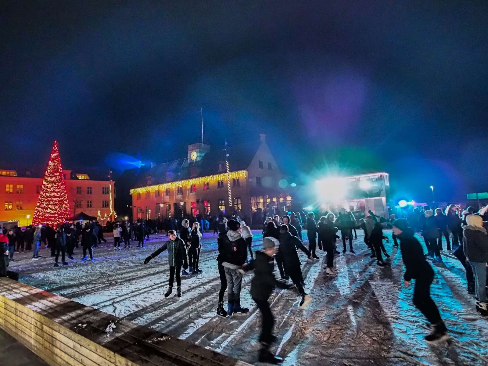 Skøjtebanen er kendt som Skives største ungdomsklub om vinteren. Pressefoto