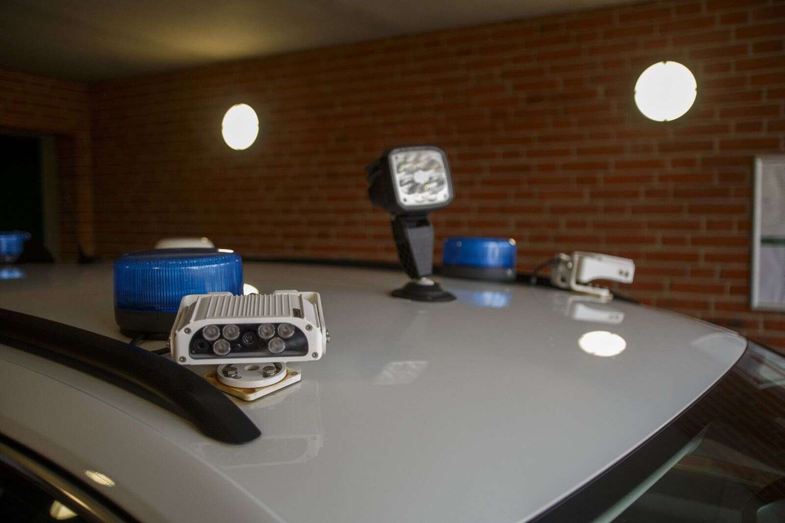 Politibilerne har nummerplade-scannere på taget. Foto: Jan Sand