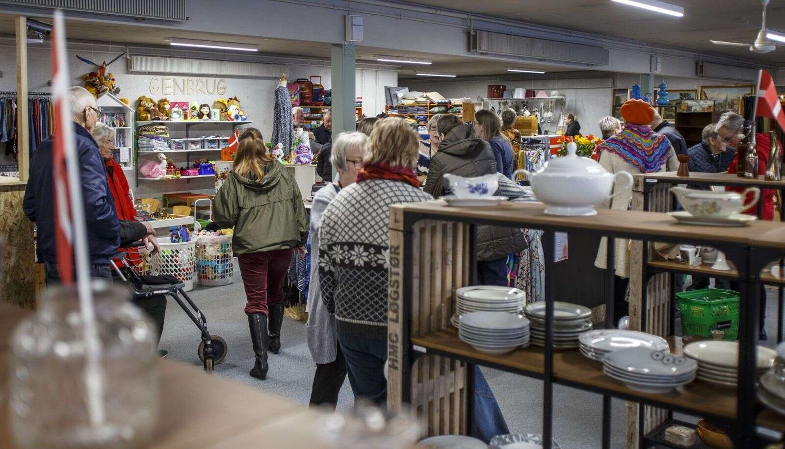 Måske nogle af tingene på disse hylder har været solgt før, da der var Imerco her? Foto: Jan Sand