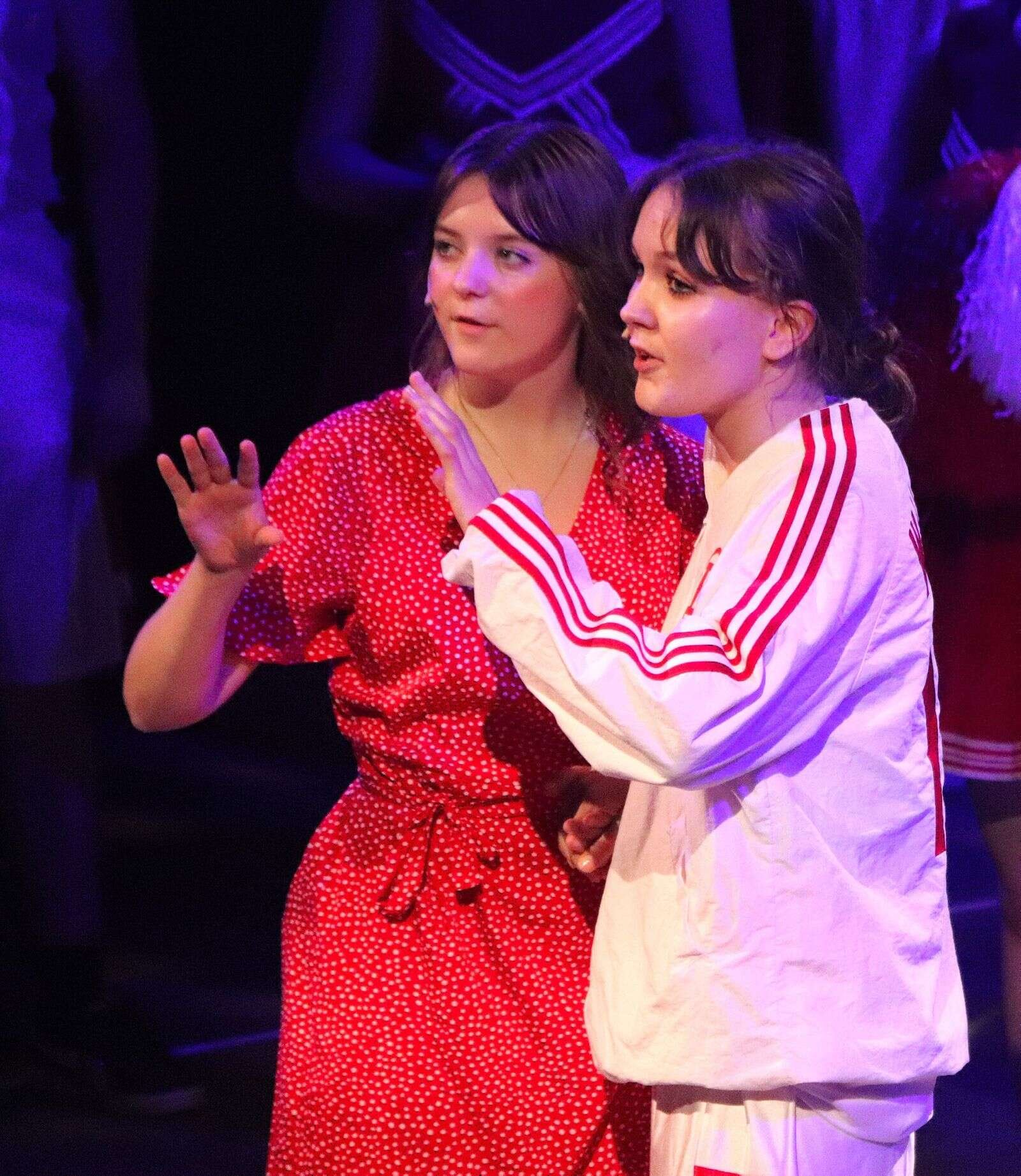 Marie Krogh tv. som Gabriella Montez og Lea Leach som Troy Bolten. Foto: cvm
