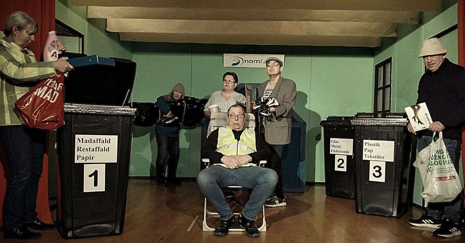 Genbrugspladsen bliver taget under humoristisk behandling. Privatfoto
