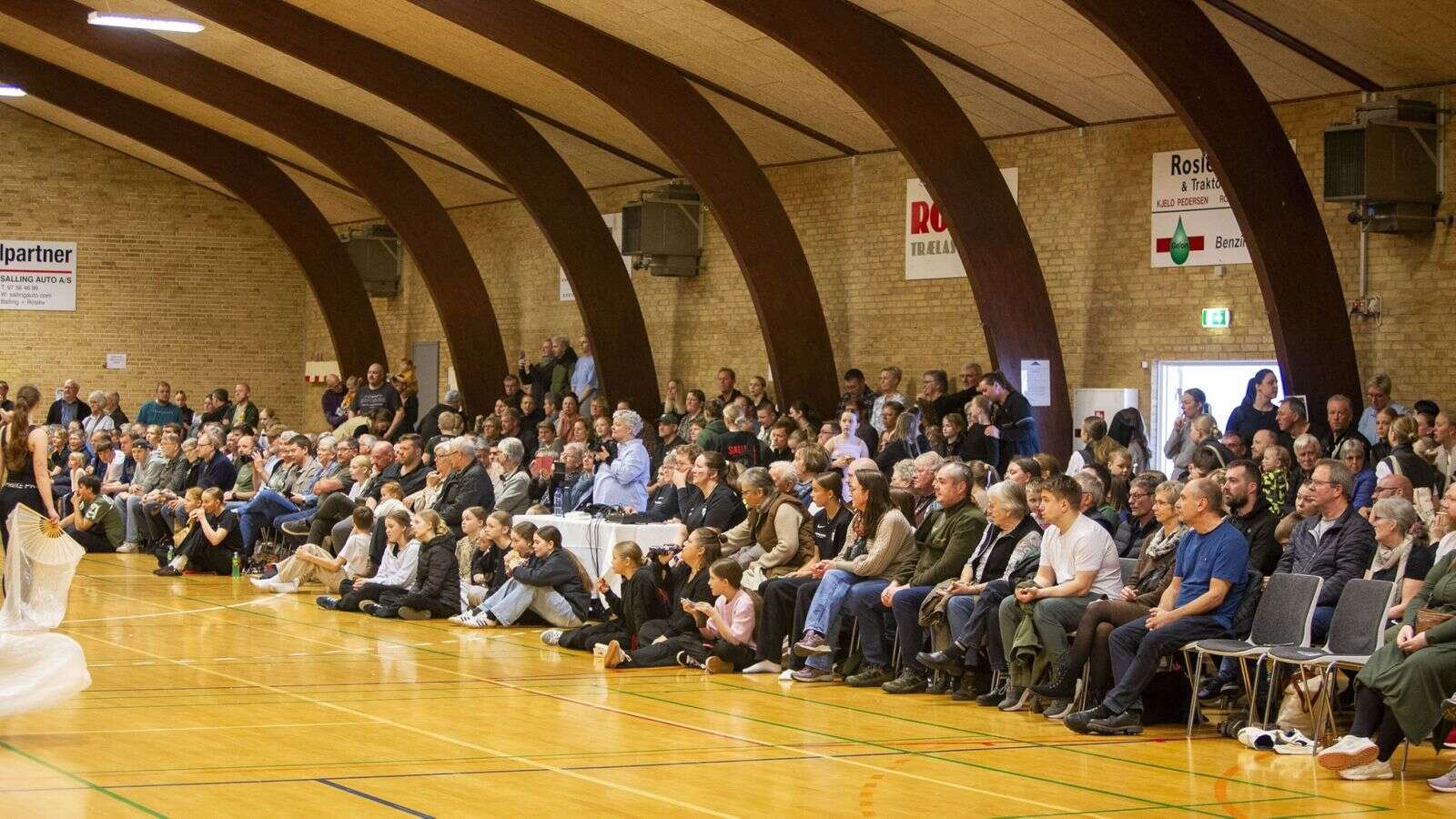 Publikum var også mødt talstærkt op for at bakke op om alle gymnasterne. Foto: Jan Sand