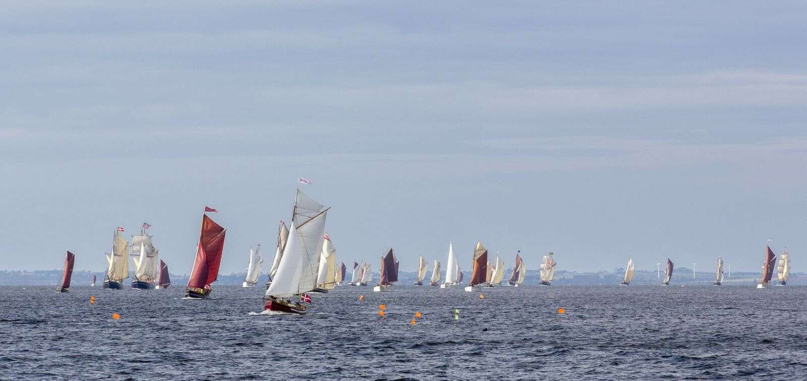 Årets sejlads samler år omkring 65 gamle sejlskibe, som alle har baggrund som erhvervsfartøjer. Foto: Brian Amtoft